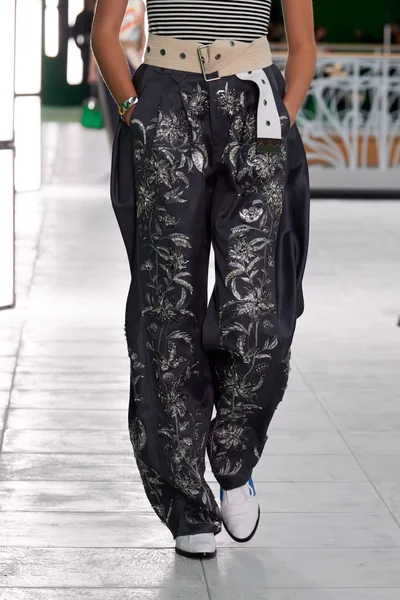 Look 15